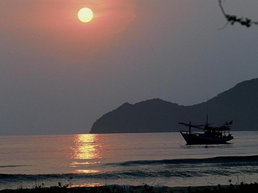 The Privacy Beach Resort & Spa Sam Roi Yot Exterior photo